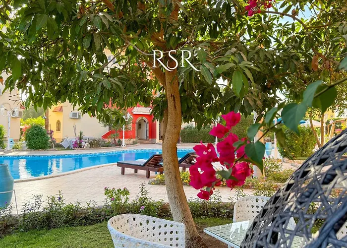 Superior 02 Bedroom With Swimming Pool And Garden
