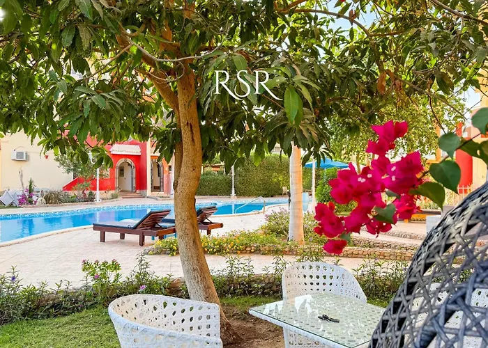 Superior 02 Bedroom With Swimming Pool And Garden